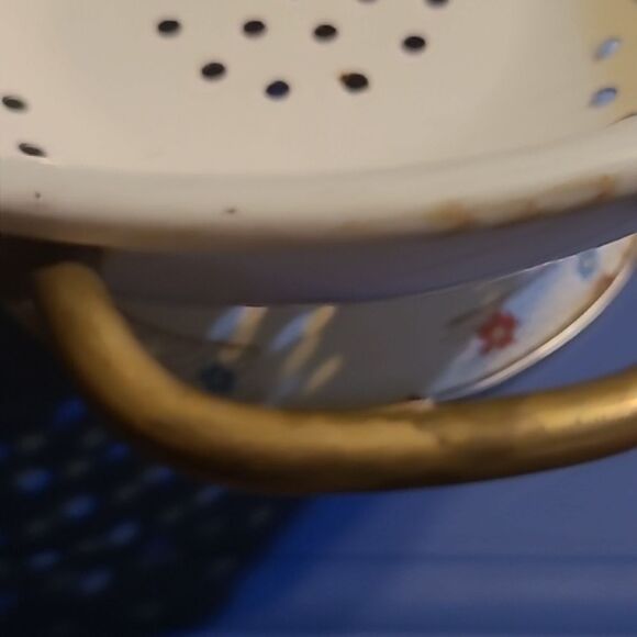 Kamenstein Floral Enanamel Colander with Gold Handles - Picture 4 of 16